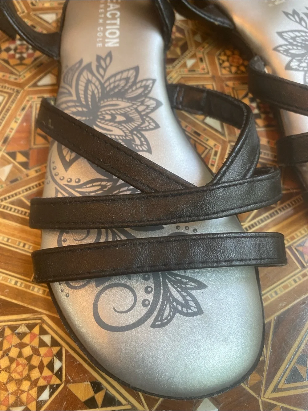 Reaction Kenneth Cole Black Strappy Sandals with Floral Insole